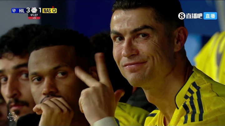 蓝鲸体育网页版-C罗做手势暗示被"偷窃"，拜因体育：C罗可能面临2至4场禁赛+罚款