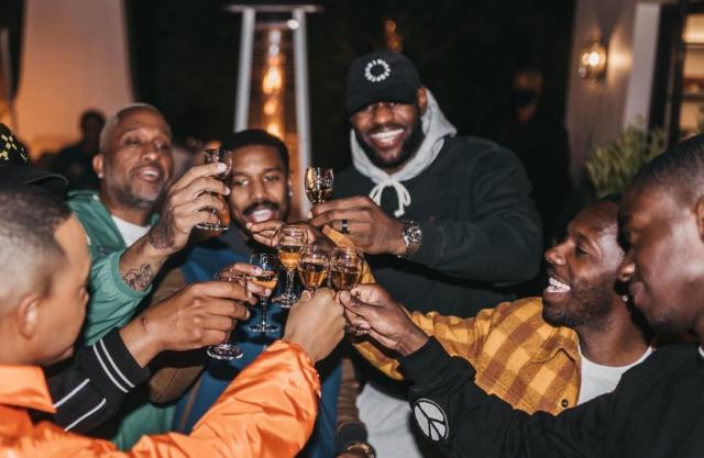 老詹违规确定不会禁赛 将代表湖人出战与太阳首战